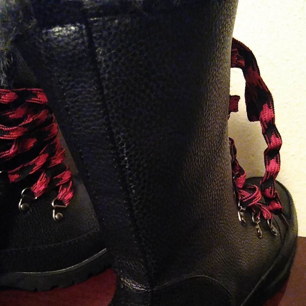 Black boots with faux fur, size 8 Never worn - Picture 4 of 4